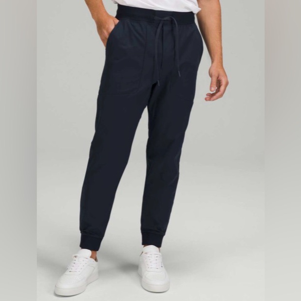 Lululemon Men's Small Lululemon ABC Jogger Pant in Warpstreme in Navy Blue